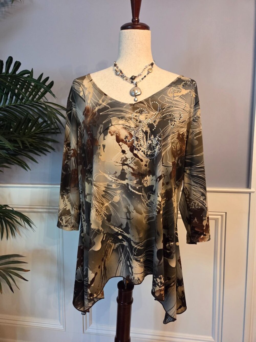 Chic Pretty Dress Barn Blouse With Rhinestone Design On Front